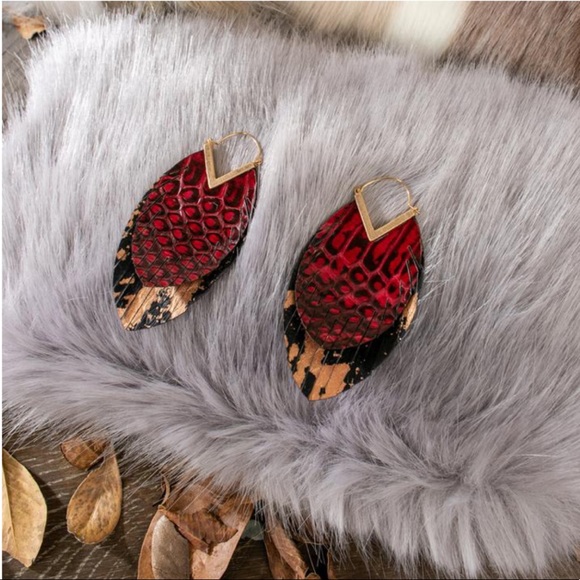 Last 1! RED/GOLD GENUINE LEATHER HOOP EARRING G10 - Picture 1 of 1